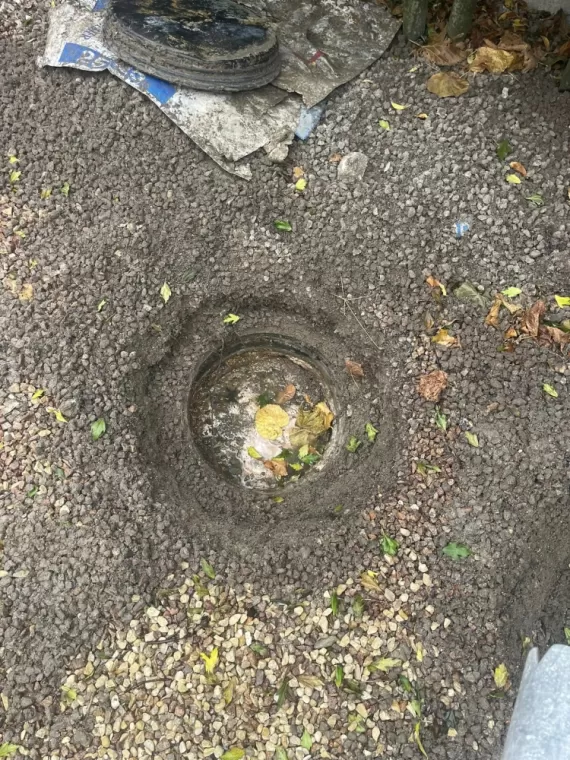Intervention urgente vidange fosse septique complètement bouché de graisse ménagère à Soissons