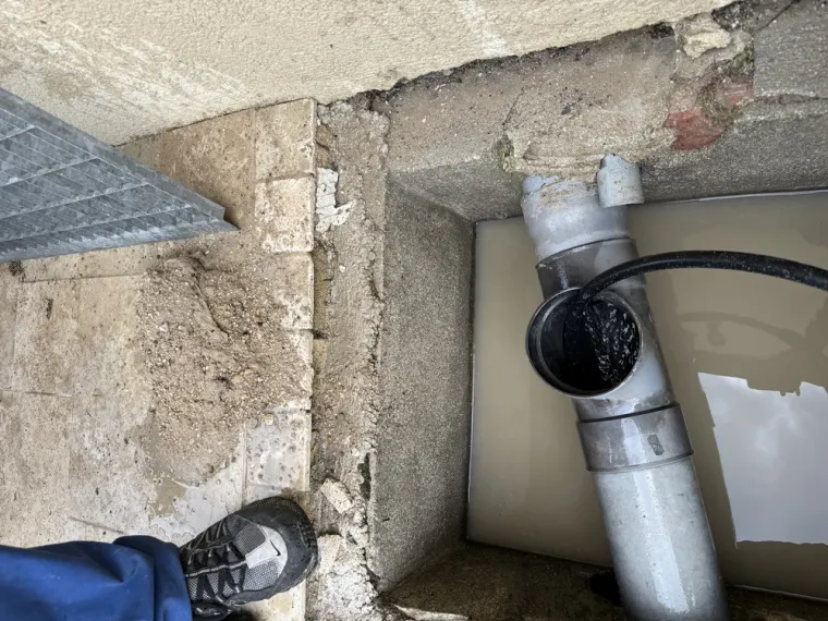 Débouchage d’un tout à l’égout extérieur à Château-Thierry, Château-Thierry, ISIK Assainissement